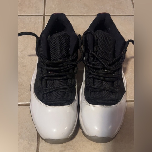 Size 10 - Air Jordan 11 Retro Low Tuxedo - Picture 1 of 7